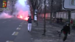 Uno dei manifestanti durante i disordini del 24 gennaio