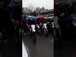 VIDEO Il rombo delle moto per l'ultimo saluto al 16enne Loris Ruggeri