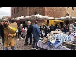 Primo maggio tra shopping e mercato del sabato