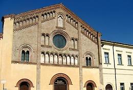 Nuovo consulente artistico del teatro
Agazzi: "C'è conflitto d'interessi"