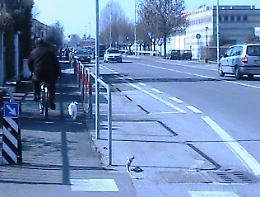 Ennesimo incidente in viale Europa
"Limitiamo l'accesso alle auto" 
