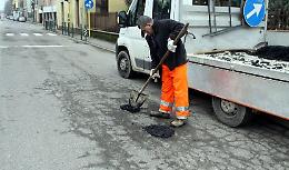 Rattoppi sulle strade di citt&agrave;
e tangenziale presto a nuovo
