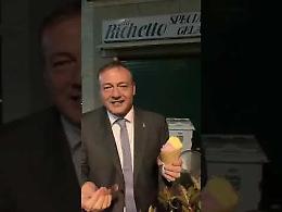 VIDEO La campagna elettorale al tiramisu di Danilo Oscar Lancini (Lega)