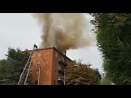 VIDEO L'incendio in via Giuseppina