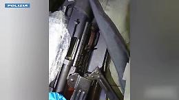 A Torino sequestrati ad un 49enne droga, mitragliatori, fucili e pistole