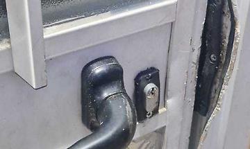 Vandali al centro sportivo, terzo caso in un mese