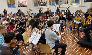 Un&rsquo;amicizia di note per augurare la pace