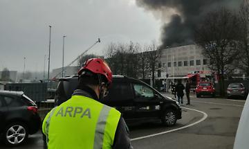 Incendio alla Magic Pack, ATS Val Padana raccomanda prudenza ai residenti