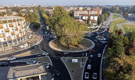 I primi giorni del ‘nuovo’ rondò, così largo Moreni fa già discutere