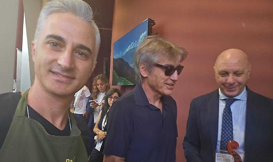 Osaka, anche Ligabue incantato dai violini