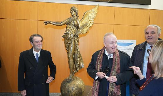 Inaugurata a Palazzo Lombardia la Vittoria Alata simbolo dell&rsquo;era olimpica