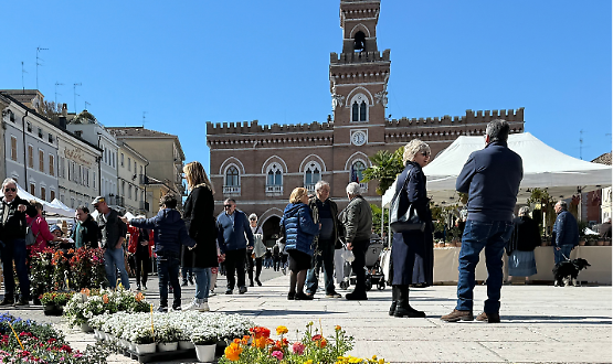 Listone in fiore: fiori, orti e affini nel centro della citt&agrave;