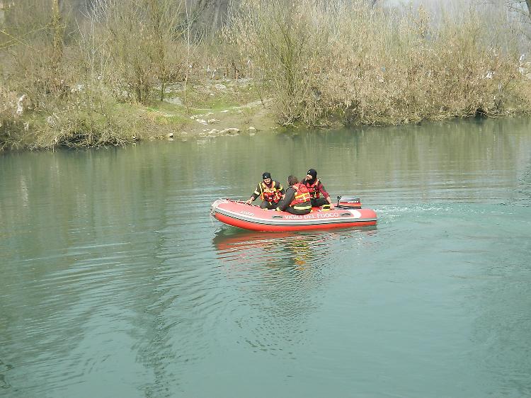 Si rovescia con la canoa e annega: muore uno scout di 19 anni
