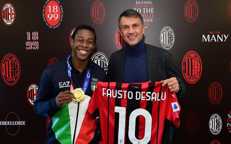 Fausto Desalu con Paolo Maldini