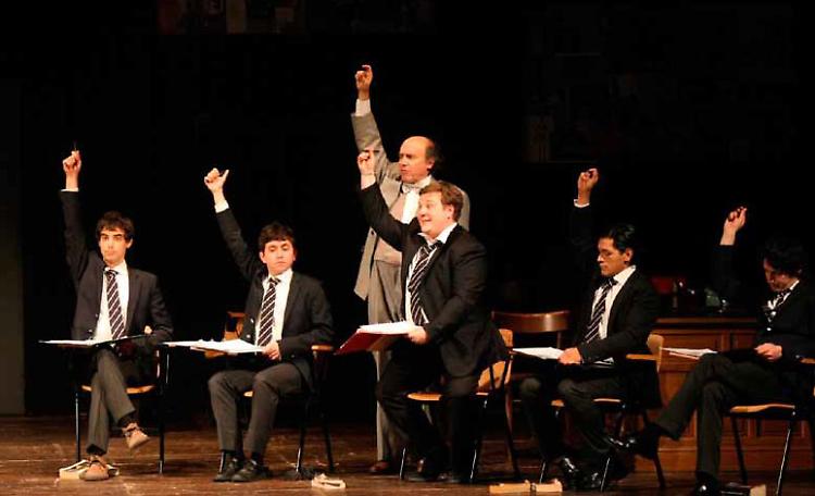 Una scena di The History Boys di Alan Bennett  al Ponchielli (foto ZOVADELLI)