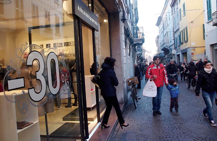 Via Mazzini, cuore dello shopping a Crema
