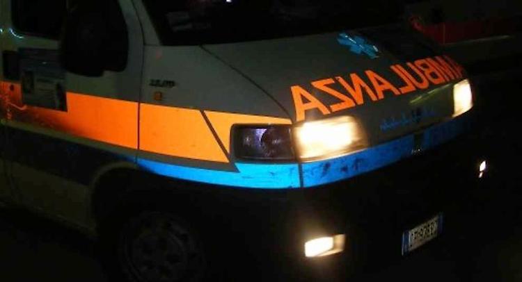 Schianto nella notte sulla Melotta: 4 coinvolti, una 24enne in ospedale