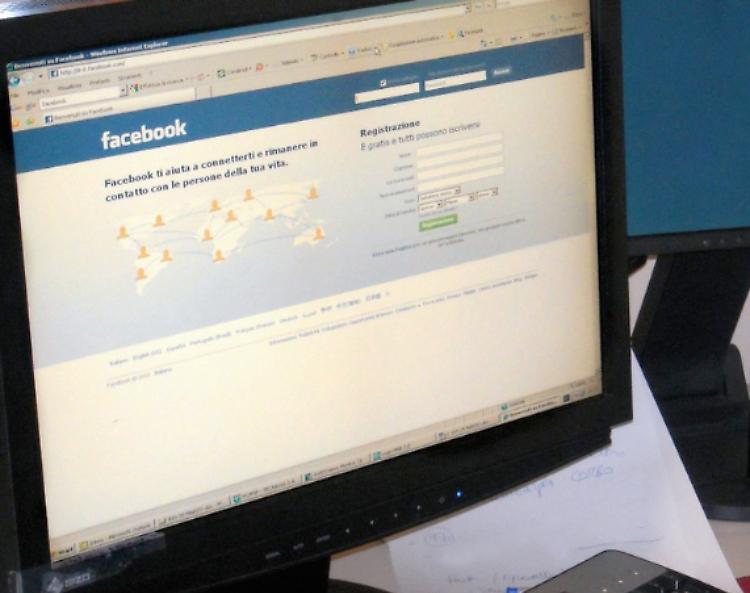 Auto sospetta, scatta l'allarme via Facebook