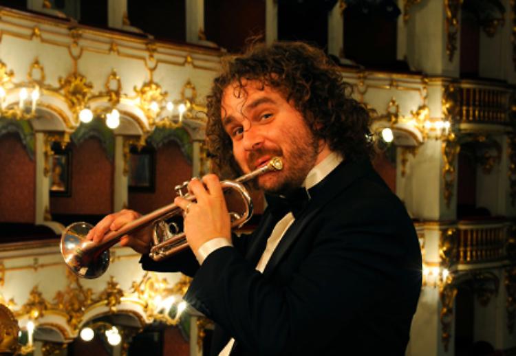 Domenica 12 la Mauro Moruzzi Junior Band e Pierobon al Ponchielli