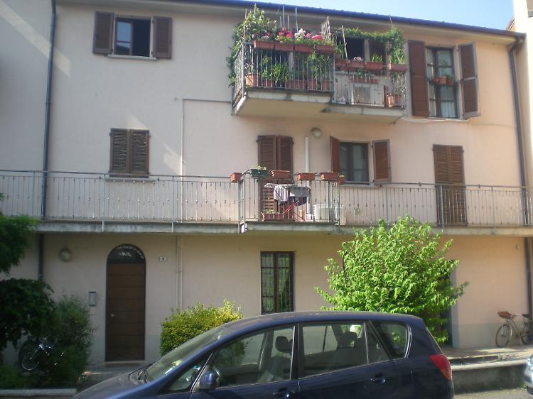 La palazzina dove vive la donna