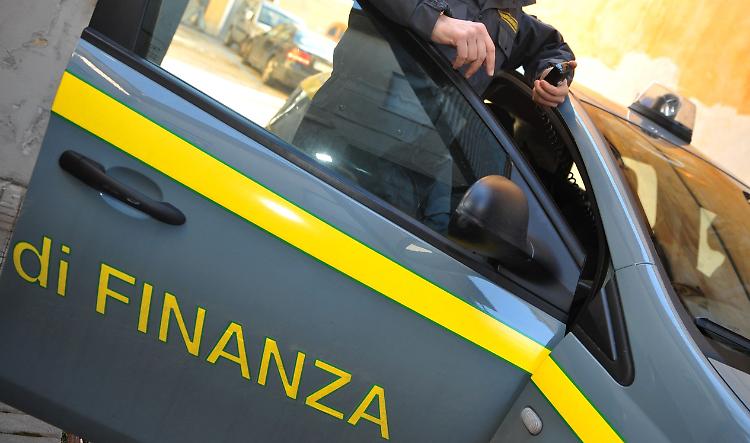 Evasione fiscale, GdF sequestra 2 milioni a società in 5 città