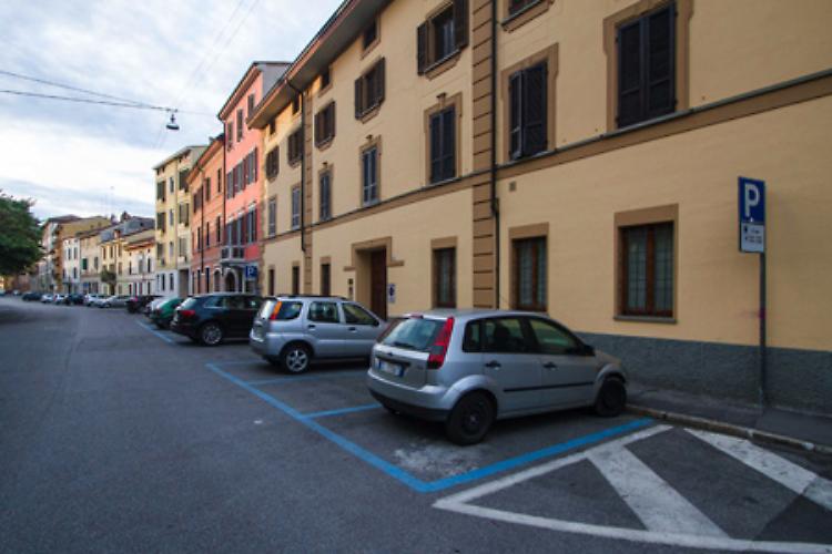 Siamo noi di via Bissolati i &lsquo;parassiti della sosta&rsquo;?