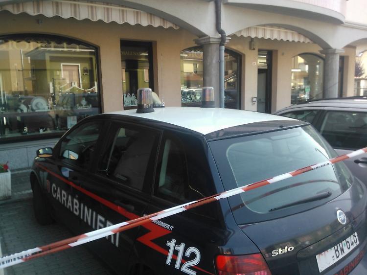 L'esterno della gioielleria