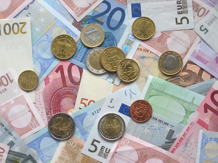 Euro. Dalla sua attivazione siamo tutti più poveri