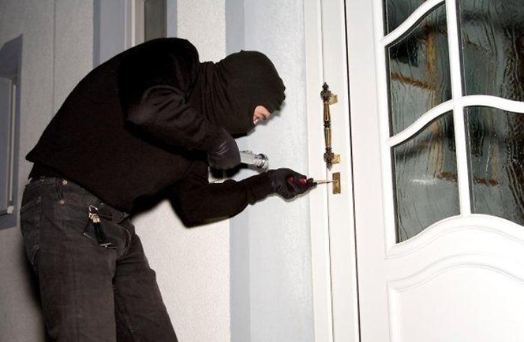 Furti in casa, altro colpo a segno: via soldi e gioielli