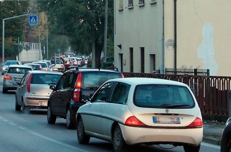 Sottopasso di via Macallé chiuso: i ciclisti come faranno?