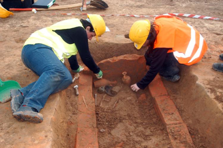 ''Progresso e passato'': i reperti trovati negli scavi Snam Fino al 31 marzo