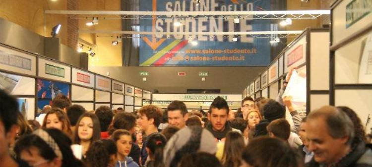Impariamo a guardare oltre la nostra ‘siepe’