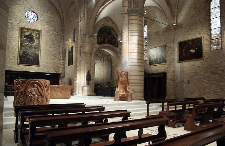 Duomo di Crema, riapertura vicina
Ecco le panche rimesse a nuovo