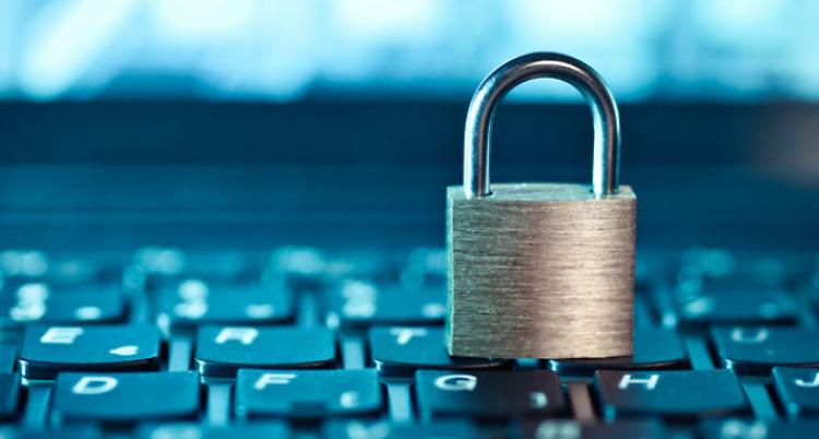 Putin: protezioni per il web, ma nessuna spia o censura