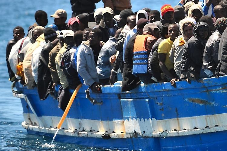 Migranti, crescono i salvataggi di navi Ong: 10 mila quest'anno