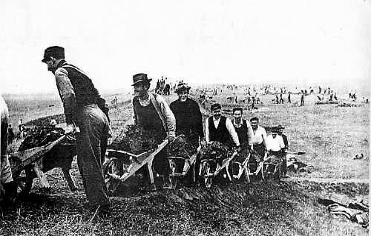 Andria 1946 i braccianti facevano la fame. Le ricche sorelle Porro furono linciate dalla folla