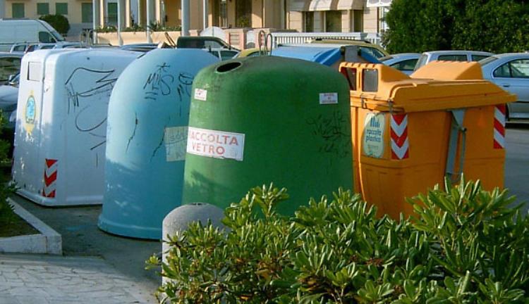 Da tre anni ad agosto sospeso il servizio rifiuti: assurdo