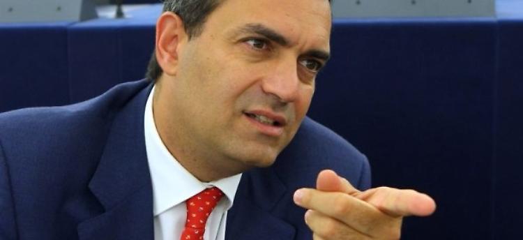 De Magistris, notificata sospensione