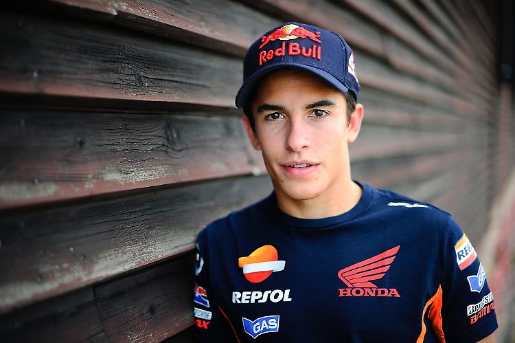 Gp di Malesia, Marquez davanti a Rossi dopo entusiasmante duello