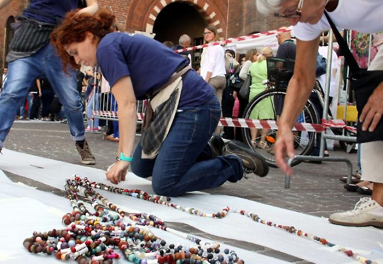 Torna la collana pi&ugrave; lunga del mondo

 
#Unacollanaper Natale


torna la collana pi&ugrave; lunga del mondo

 

