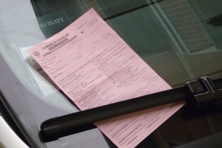Multe cancellate in cambio di regali, interdette due vigilesse