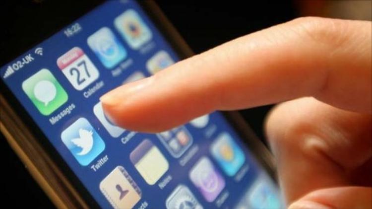 I single italiani hanno l'ossessione del cellulare