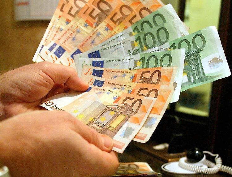 Donna disabile segregata in casa da 37enne cremonese che intascava la pensione