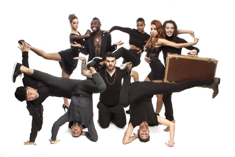 AROUND, il primo spettacolo teatrale raccontato dall’HIP HOP

