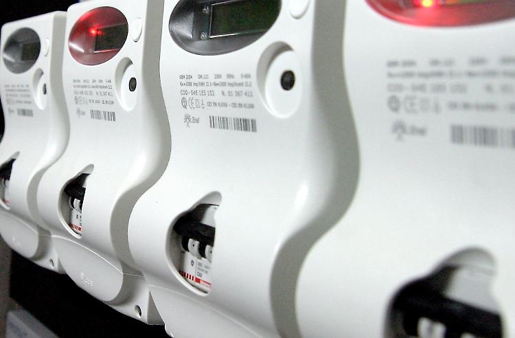 Ruba energia elettrica per 3 anni, 63enne denunciato