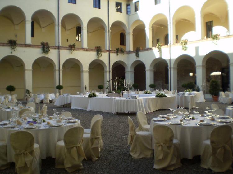 'Mangia come scrivi' festeggia la sua centesima cena: 300 scrittori e 100 artisti messi a tavola 