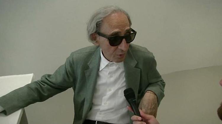 Milano, la mostra di Battiato pittore: ''Mai venduto un quadro in vita mia''