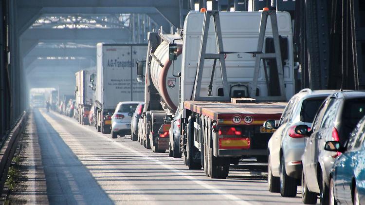 Ponti, 50 milioni all'anno per 5 anni. L'annuncio di Toninelli