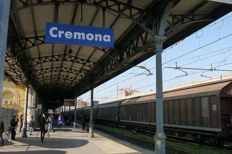 Linea ferroviaria Cremona-Fidenza: guasto, studenti appiedati