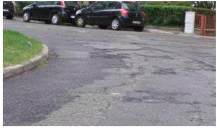 Asfalto a pezzi, via Orti Romani dimenticata